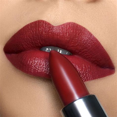 maroon lipstick colour